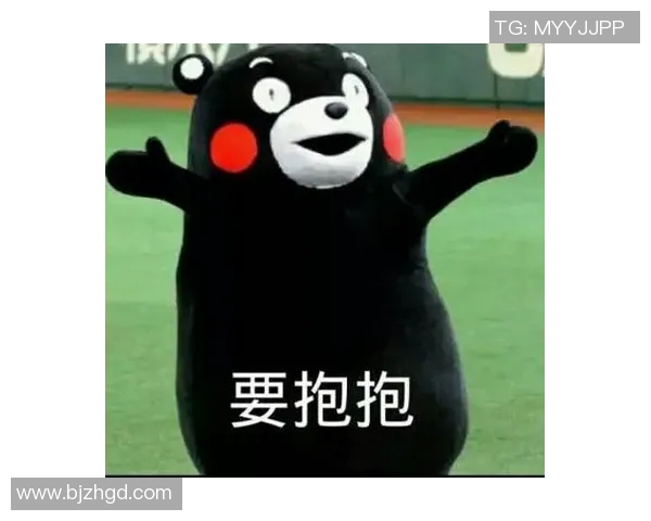 足球明星情侣卡通形象萌趣合照甜蜜瞬间展现爱与激情